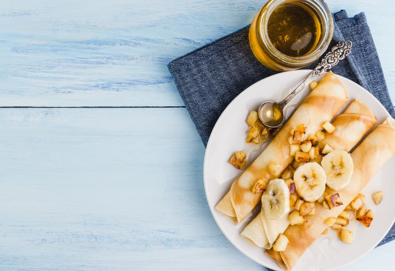 Banánové palačinky jako sladká snídaně domácí